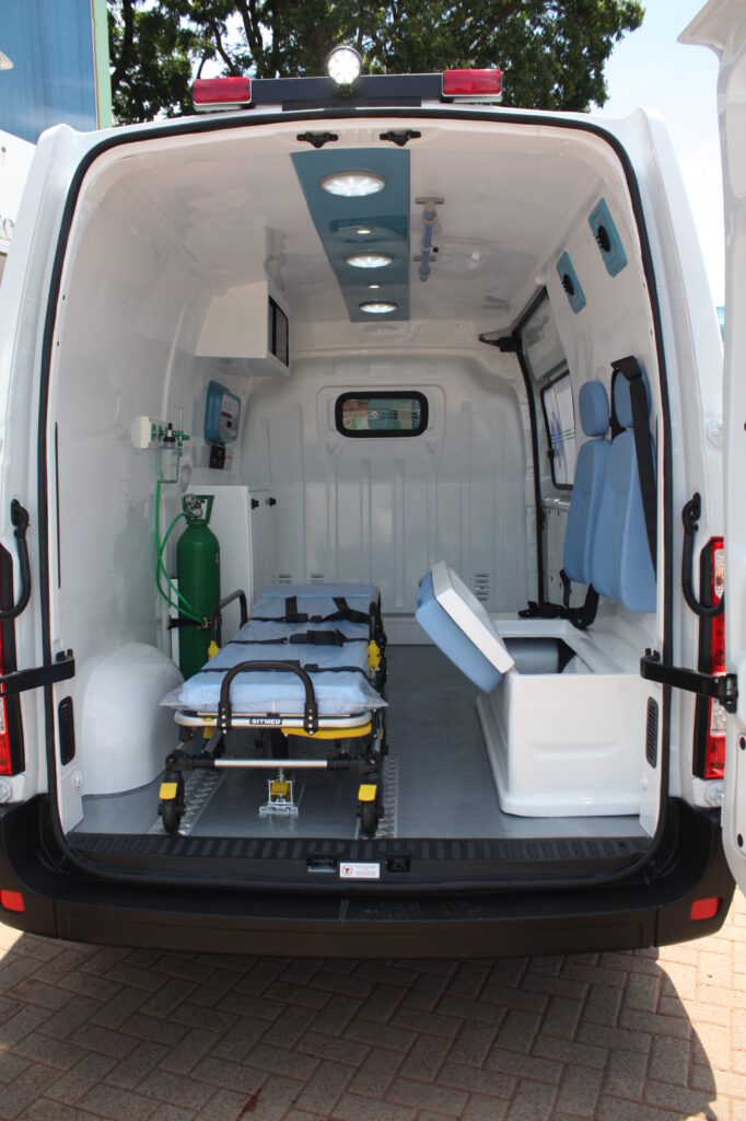 Ambulância Nova Renault Master (2)
