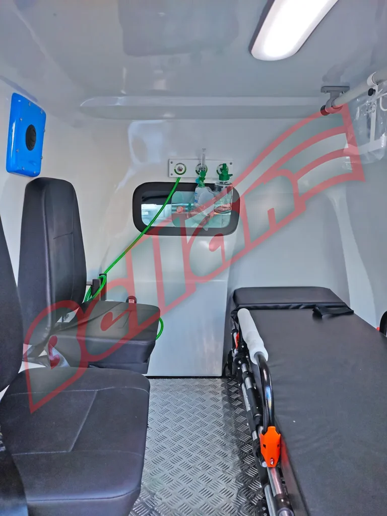 Interno Ambulancia Peugeot Partner Simples Simples Remoção