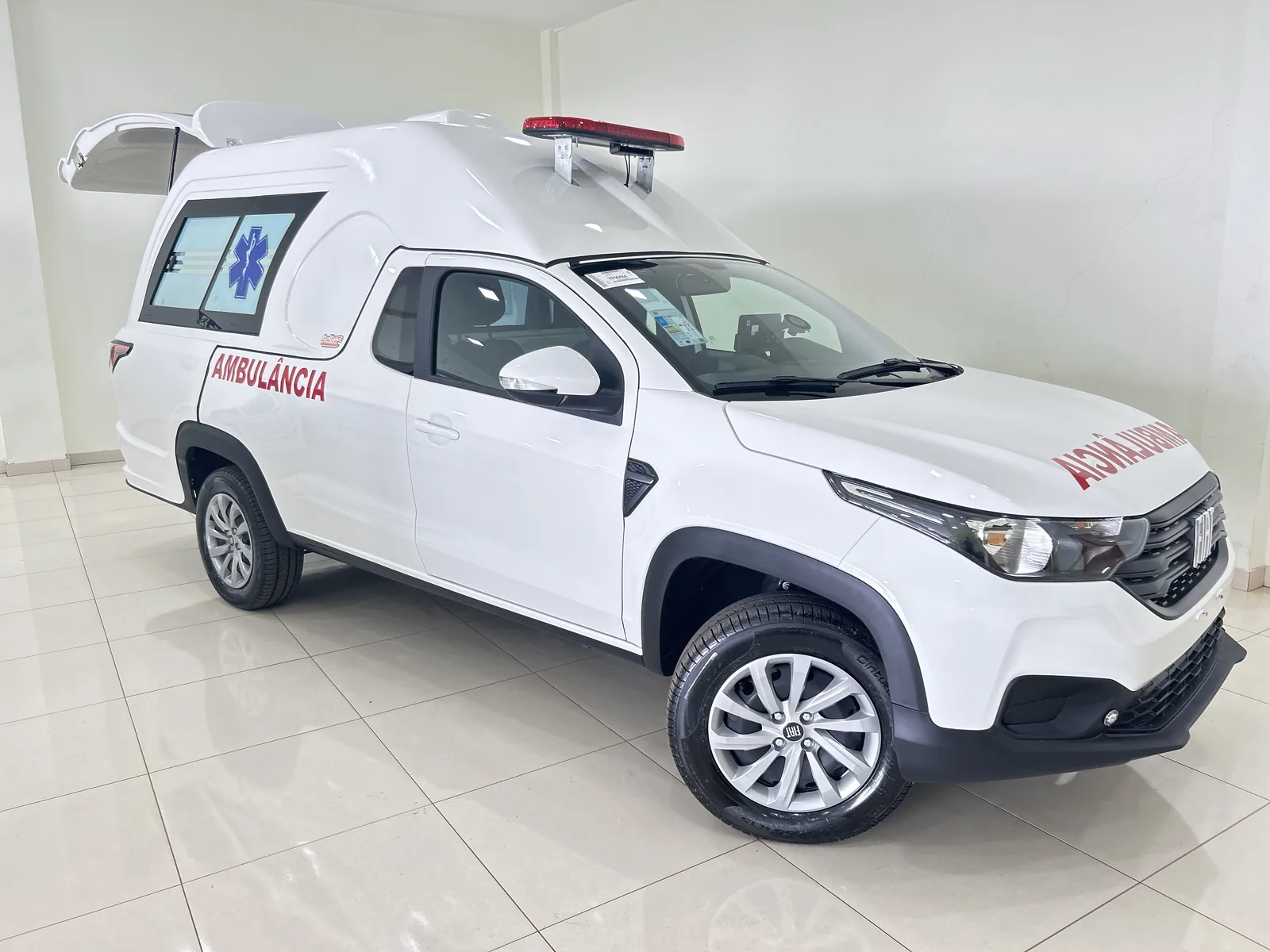 Fiat Strada ambulância de simples remoção entregue pela Bellan à unidade FZPA–Paineira I da SLC Agrícola em Monte Alegre do Piauí/PI