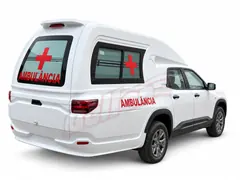 Chevrolet Montana Ambulância branca, vista traseira e lateral direita, com fundo branco e marca Bellan.